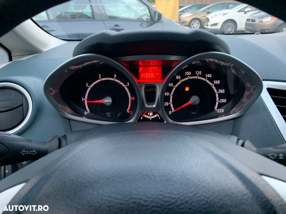 Ford Fiesta 1.4 Autom. Champions Edition - 34