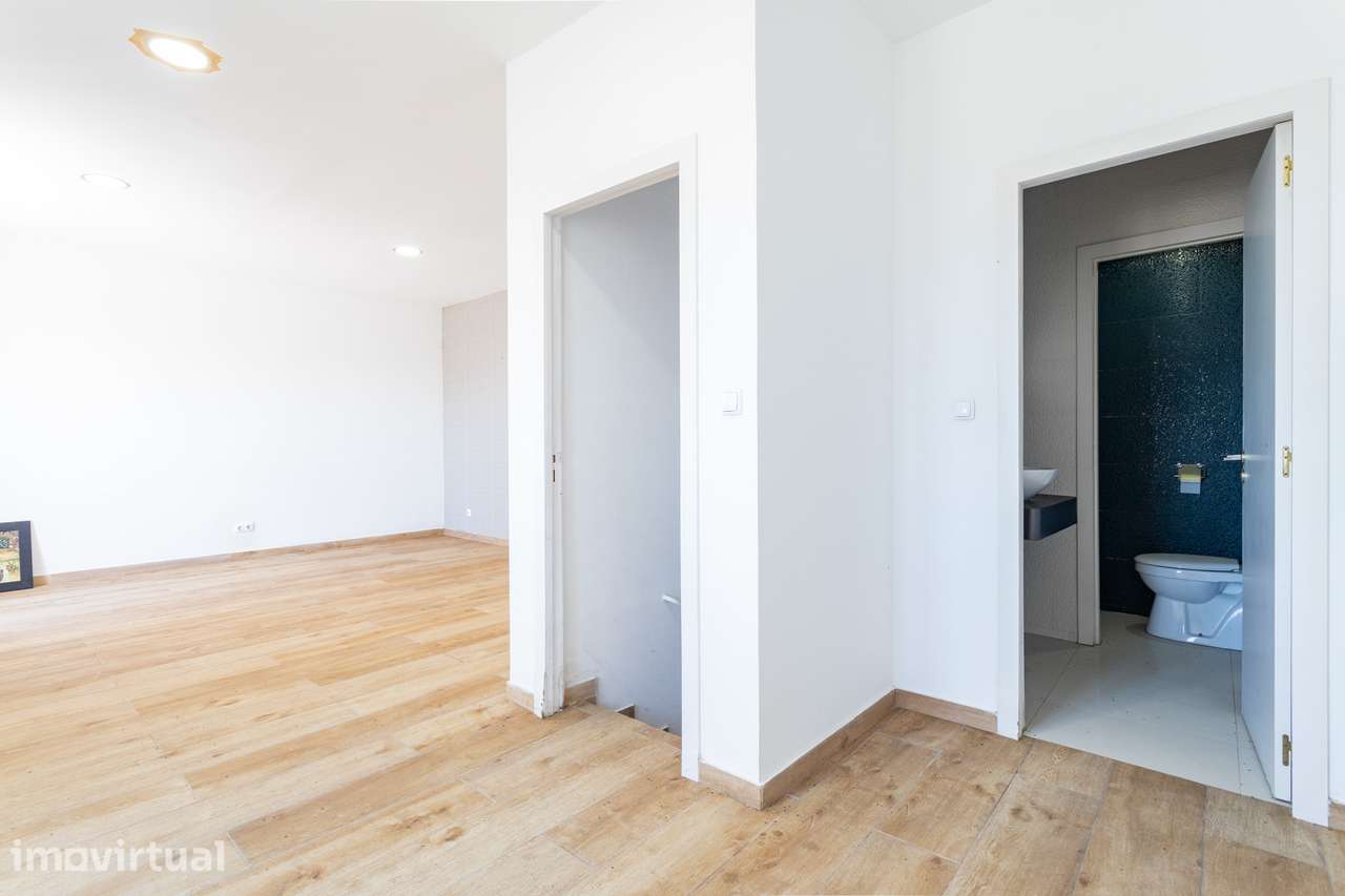 Loja Totalmente Remodelada com Potencial para Habitação – Junto à Marg - Grande imagem: 4/14