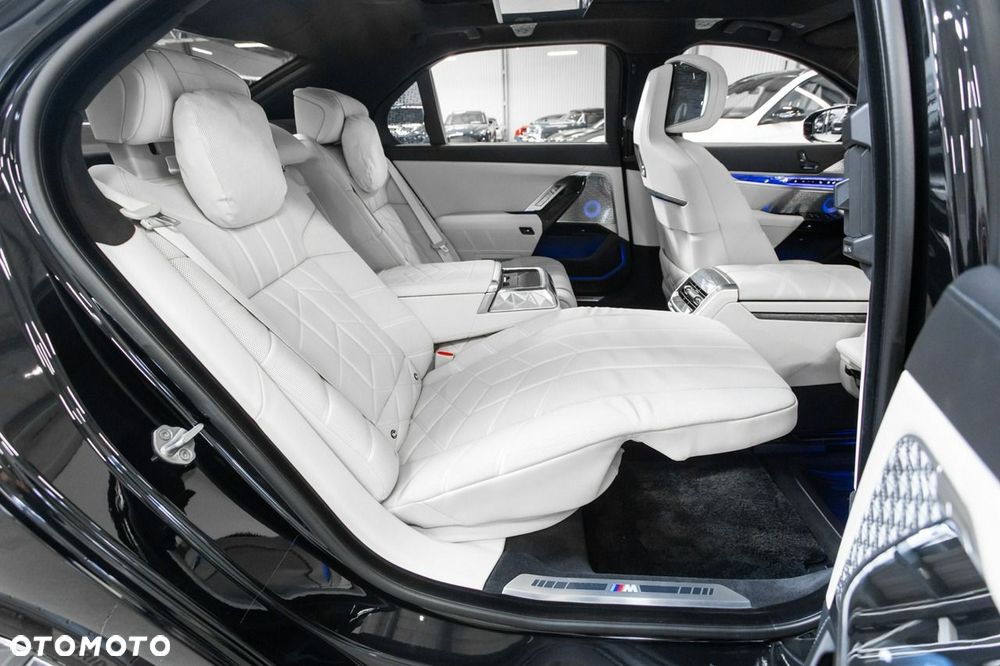 BMW Seria 7 M760e PHEV xDrive Individual Edition sport - 23
