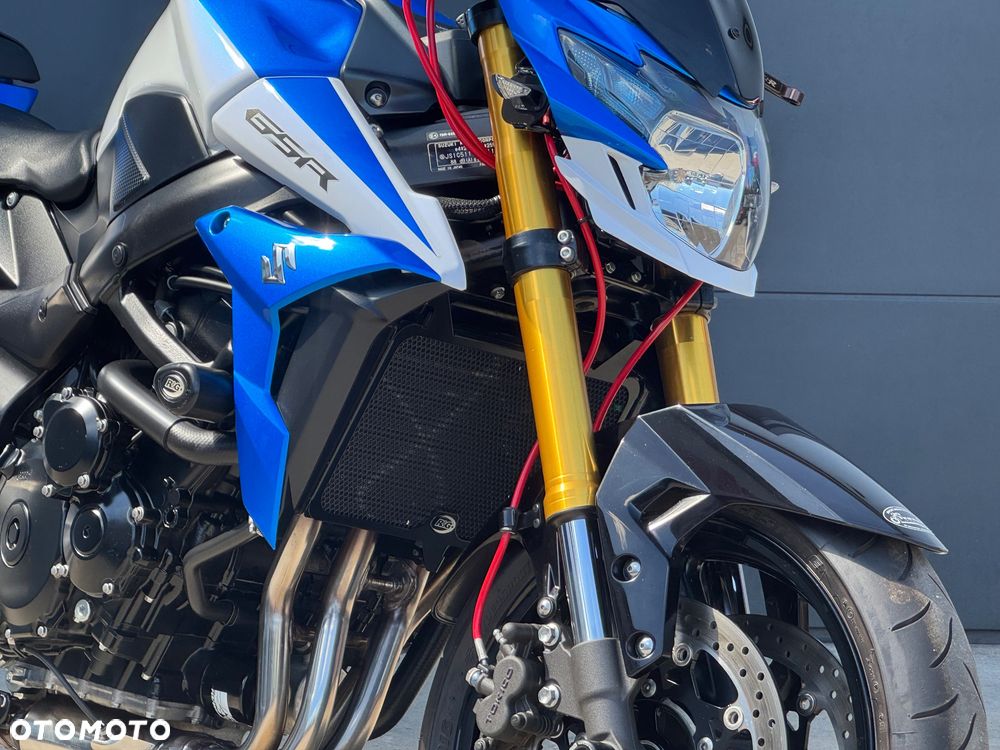 Suzuki GSR - 3