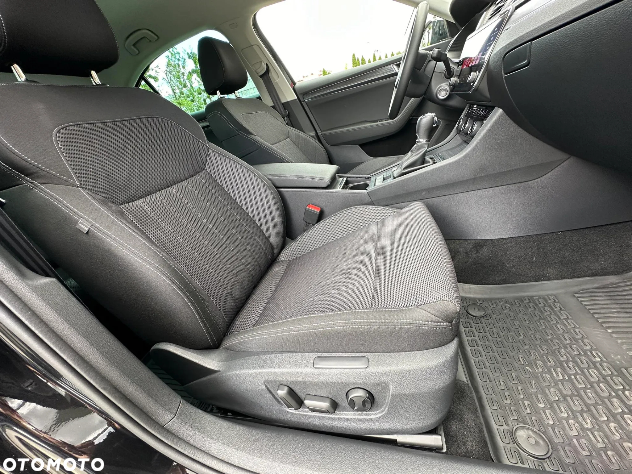 Skoda Superb 2.0 TDI SCR Style DSG - 25