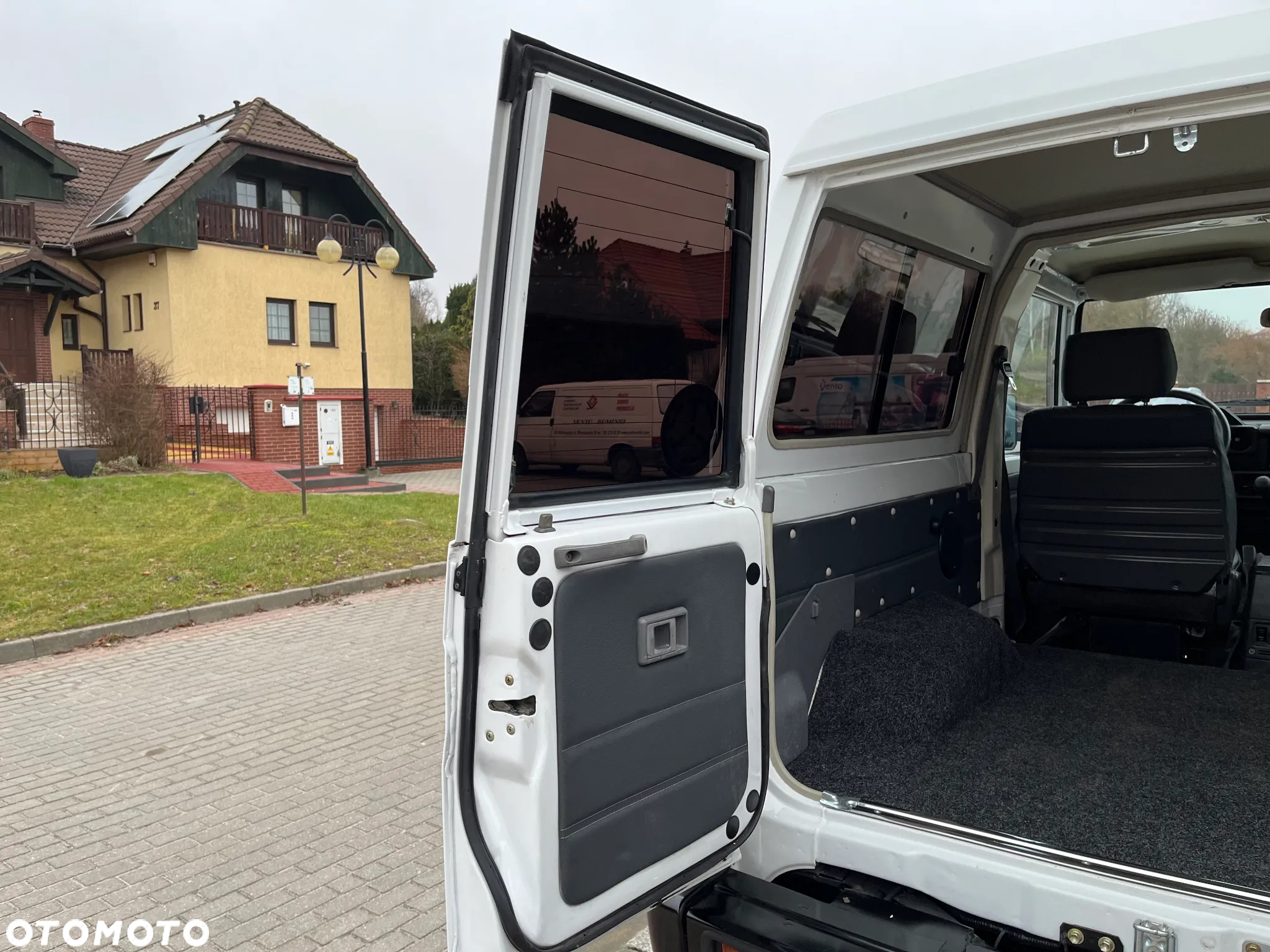 Toyota Land Cruiser HT LX - 29