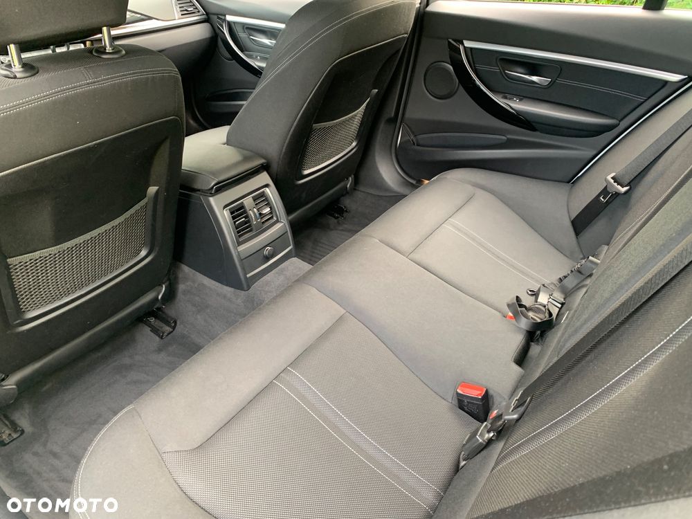 BMW Seria 3 318i - 18