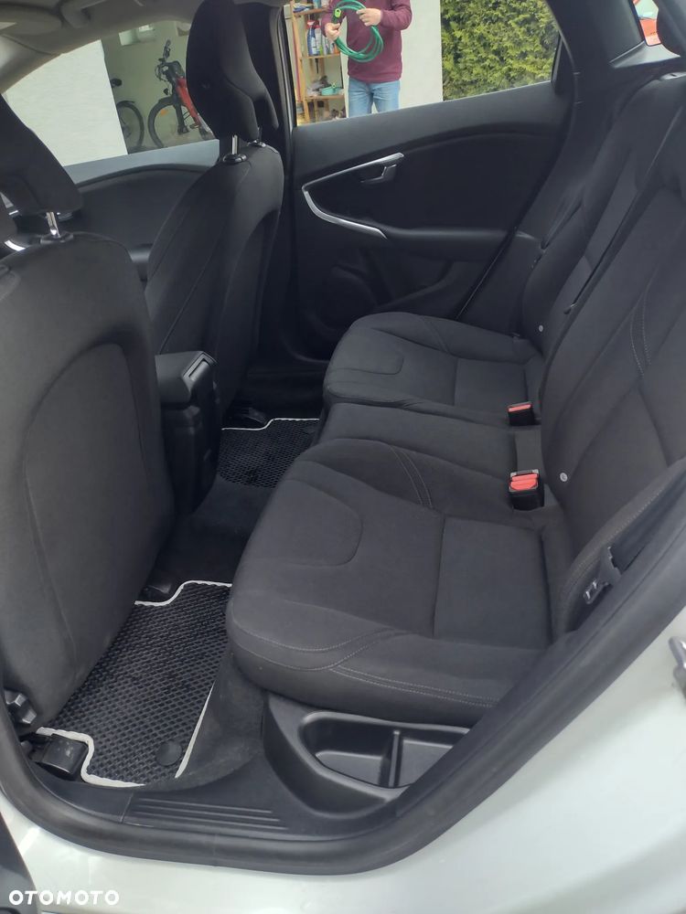 Volvo V40 T3 Momentum - 11