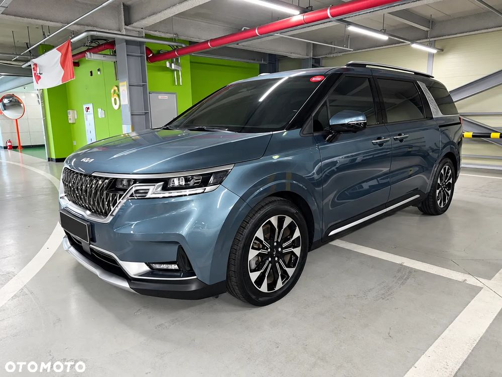 Kia Carnival - 2
