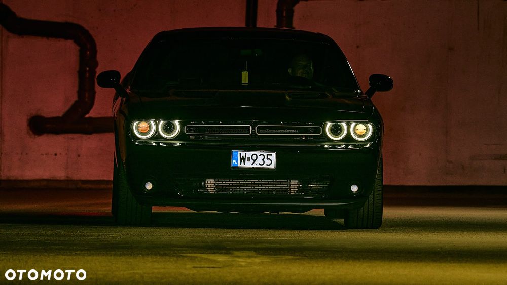 Dodge Challenger - 12