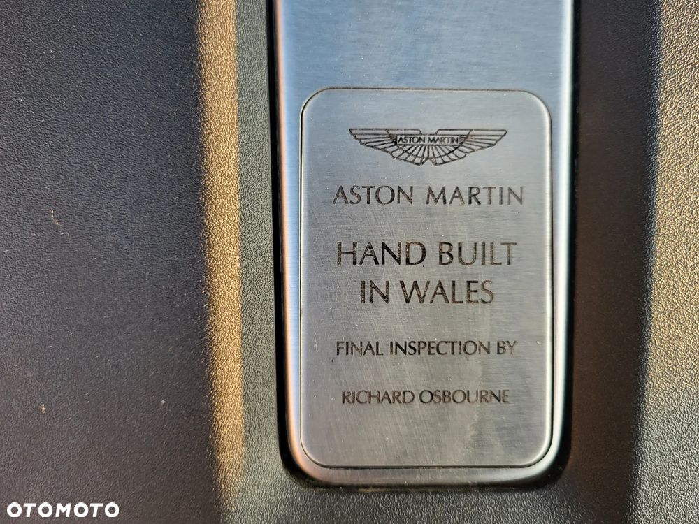 Aston Martin DBX - 22