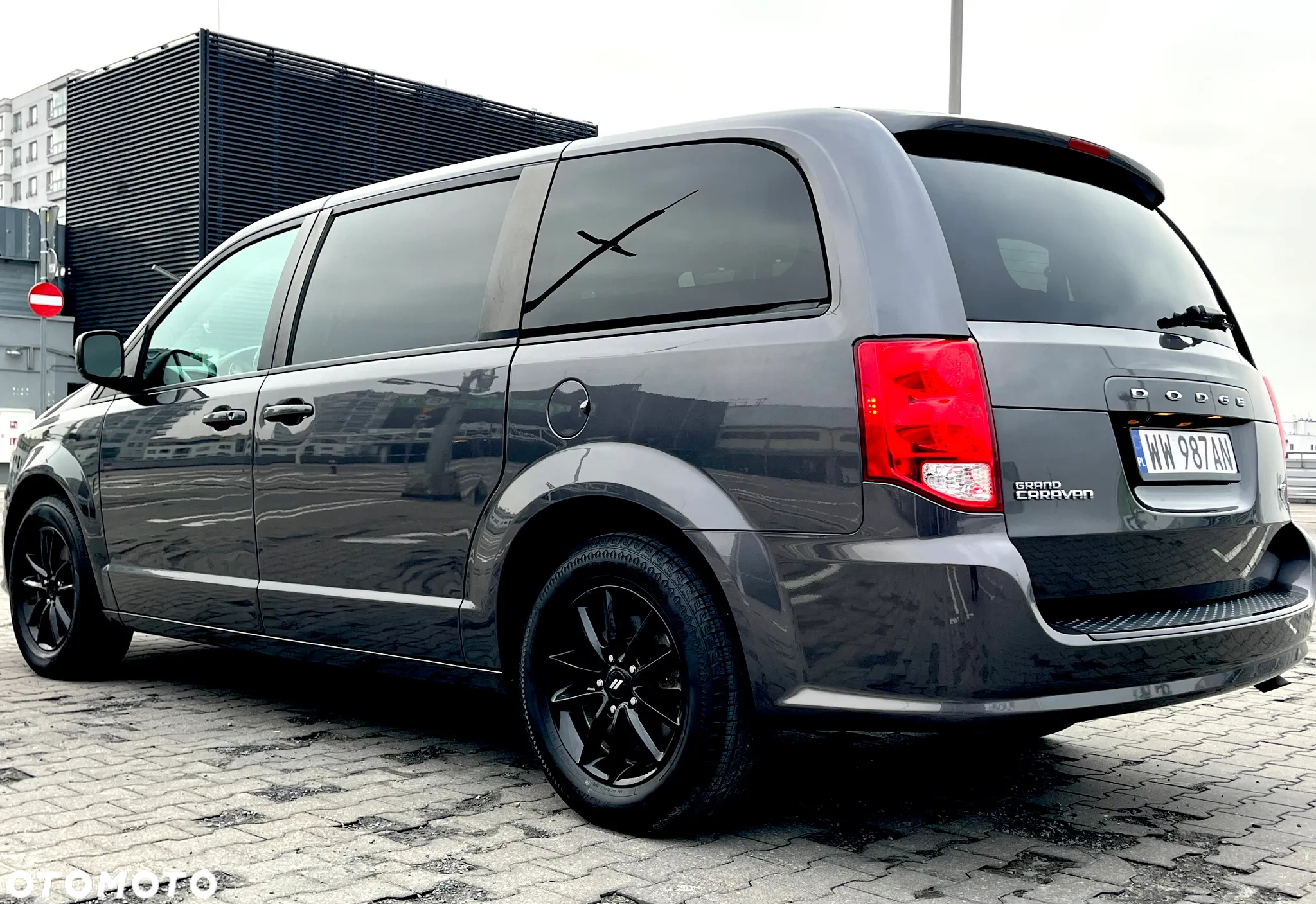 Dodge Grand Caravan - 2