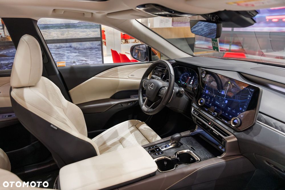 Lexus RX 450h+ Omotenashi - 39