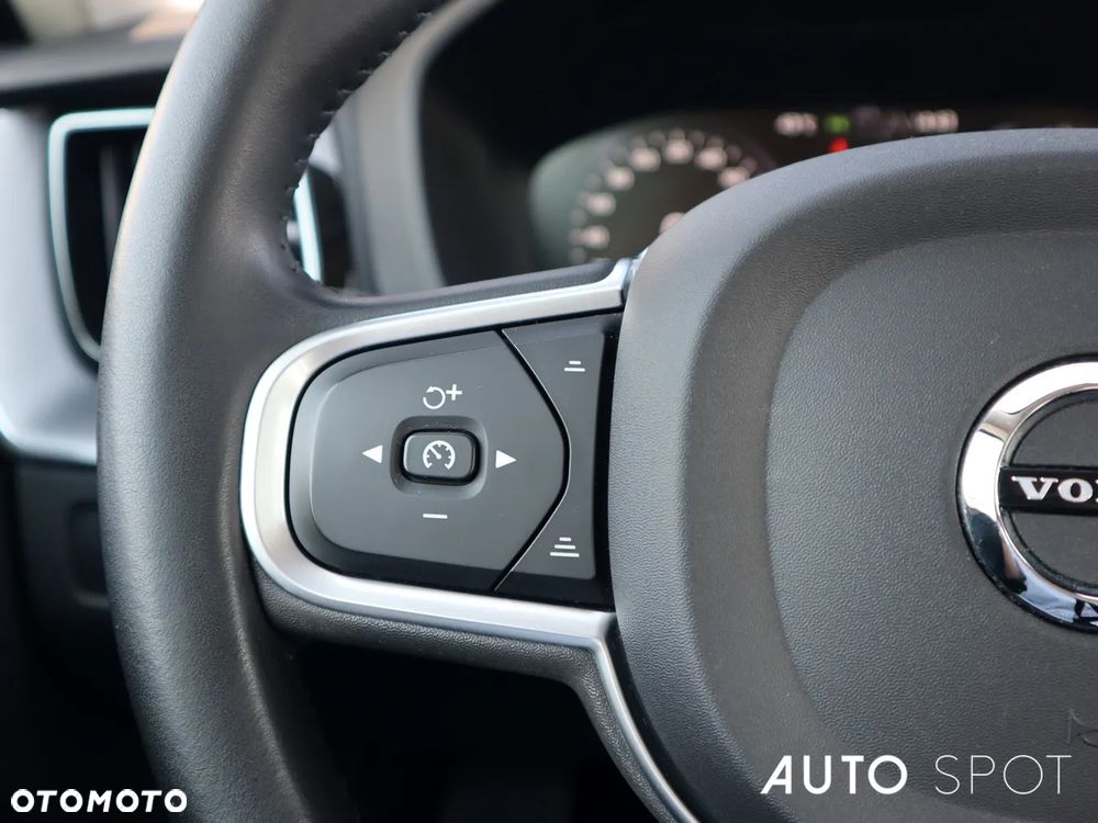 Volvo XC 60 T5 Momentum Pro - 18