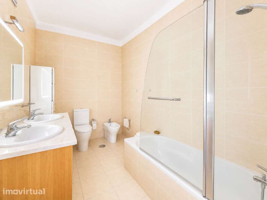 Apartamento T2 com lugar de garagem em zona de Miranda do Corvo - Grande imagem: 4/8