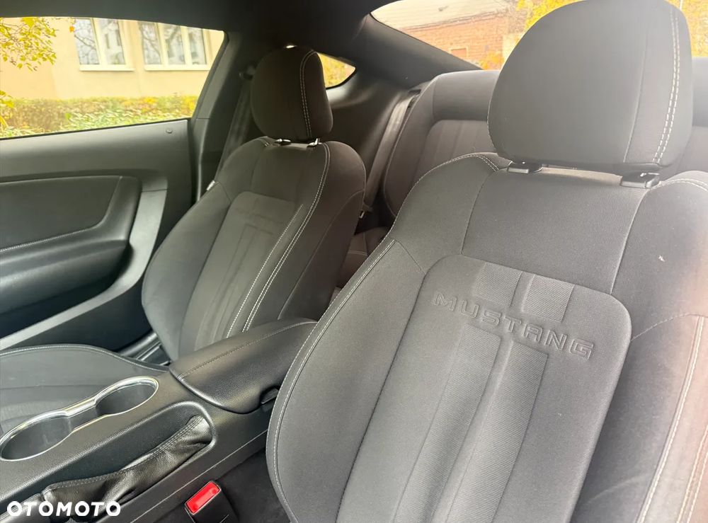 Ford Mustang - 6