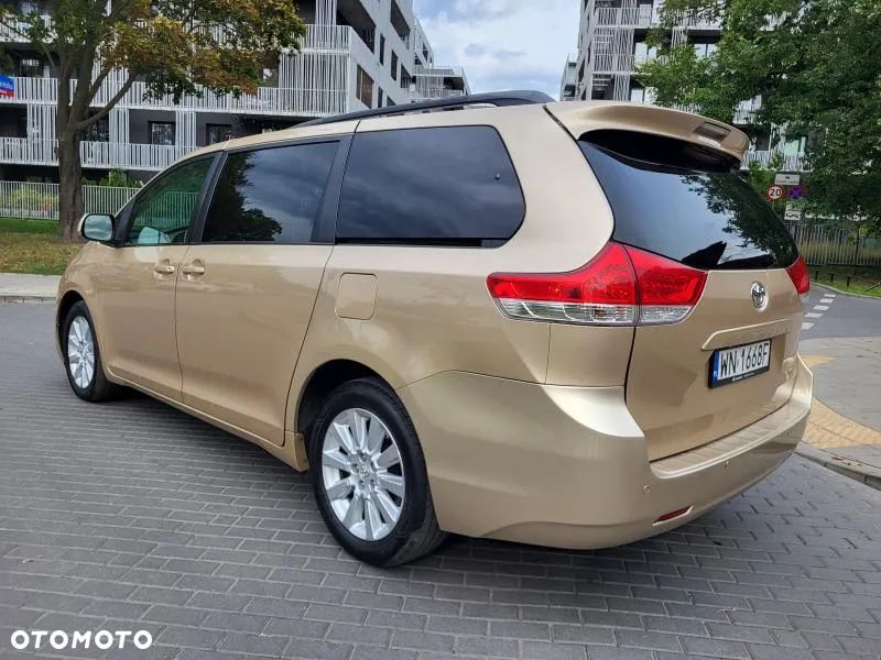 Toyota Sienna 3.5 V6 SE - 24