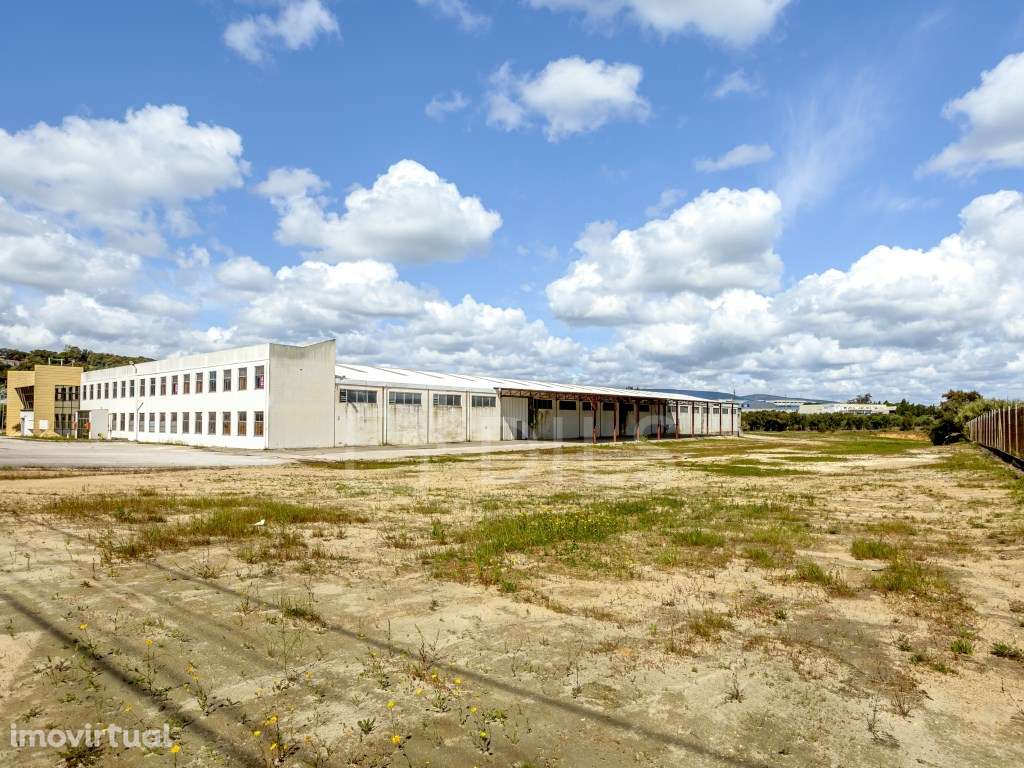 Armazém para venda na Zona Industrial de Torres Novas - Grande imagem: 4/26