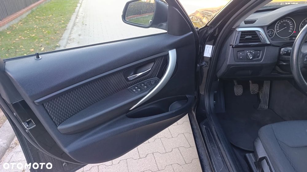 BMW Seria 3 316d - 15