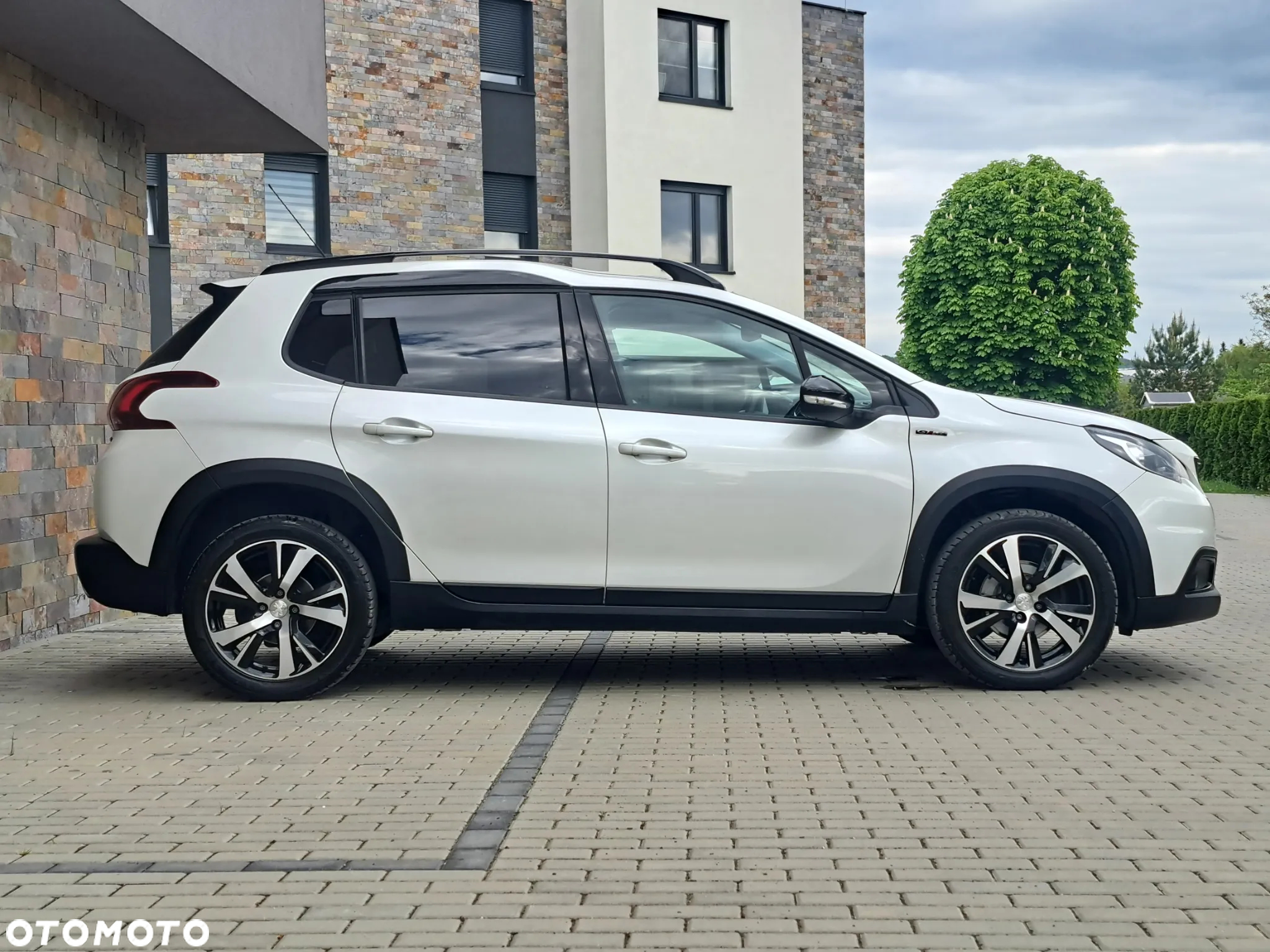 Peugeot 2008 1.2 Pure Tech Allure S&S EAT6 - 3