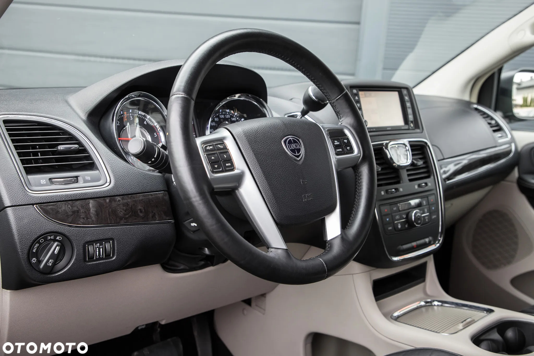 Lancia Voyager - 12