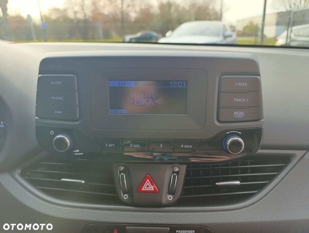 Hyundai i30 1.5 DPI Classic + - 16