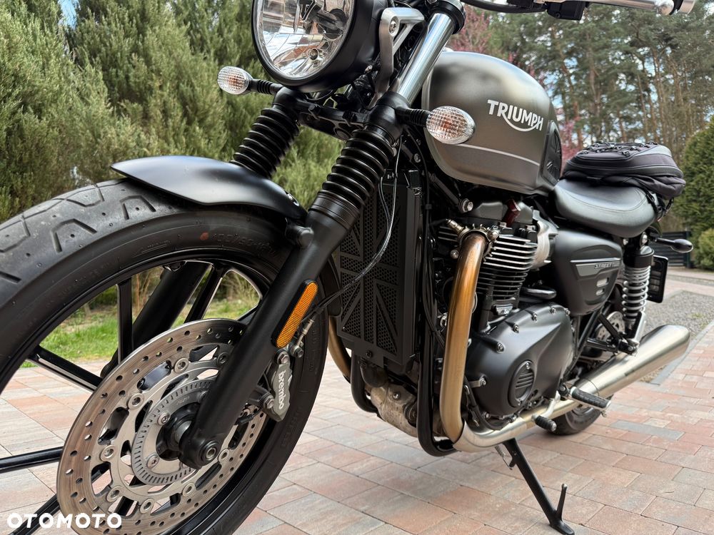 Triumph Street Twin - 3
