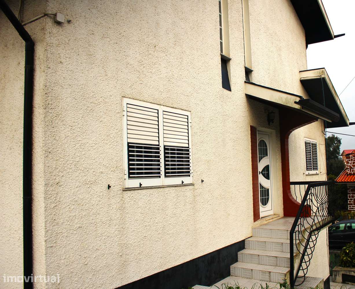 Moradia T3 com garagem, jardim e excelente localização - Grande imagem: 2/33