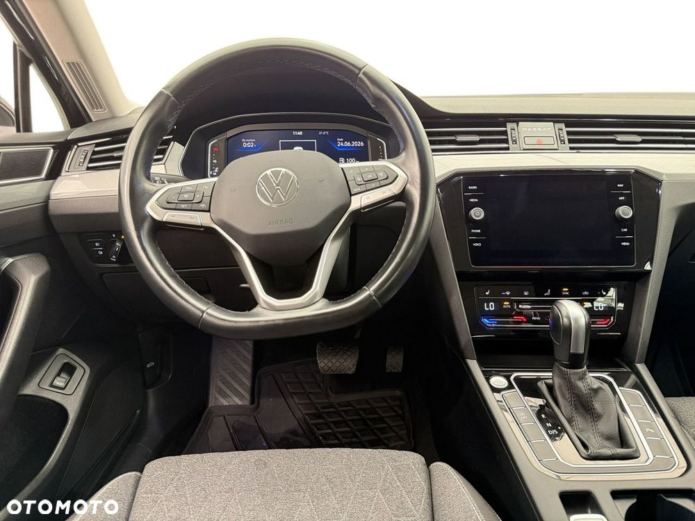 Volkswagen Passat - 10