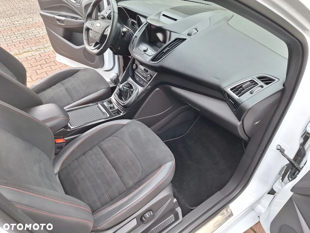 Ford Kuga 1.5 EcoBoost 2x4 ST-Line - 11