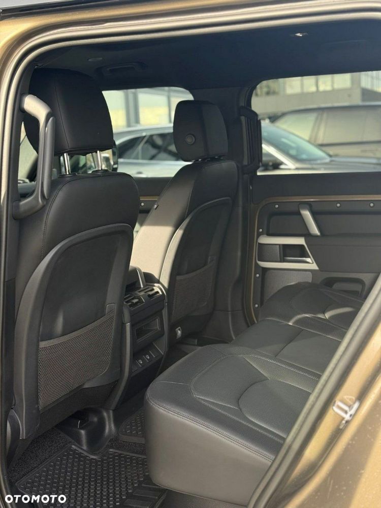 Land Rover Defender - 16