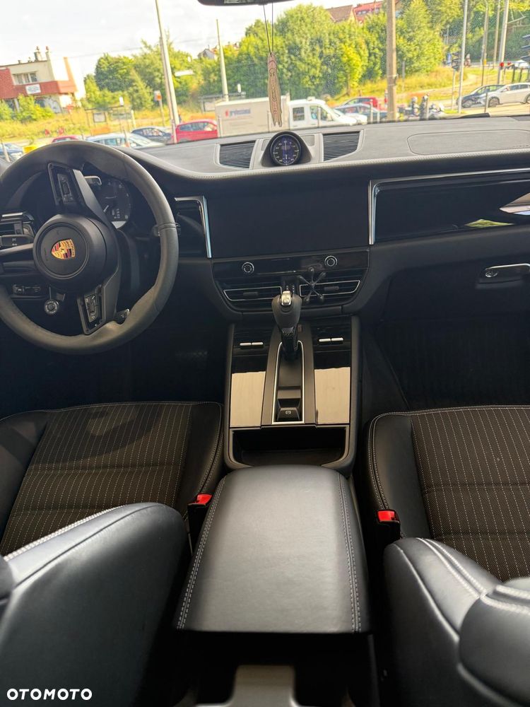 Porsche Macan T - 13