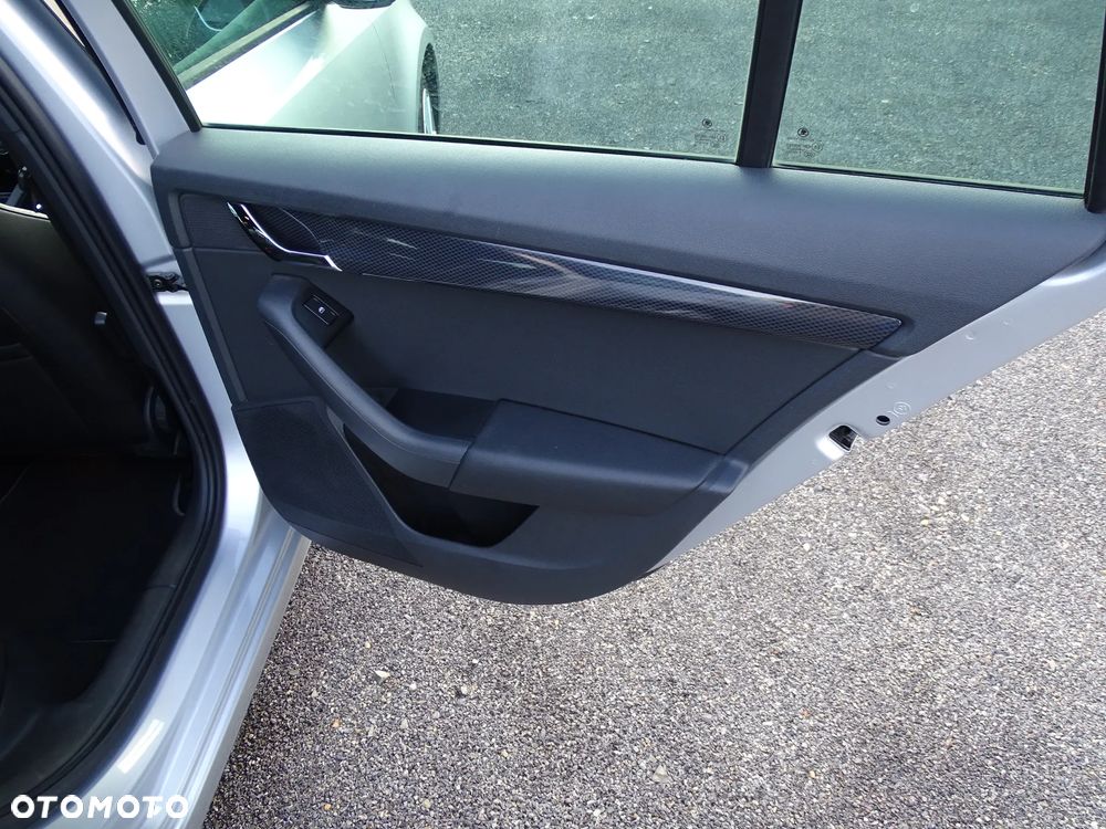 Skoda Octavia 2.0 TDI RS - 24