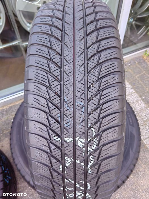 215/65R17 99H Bridgestone Blizzak LM 001 para zima PZ28 - 2