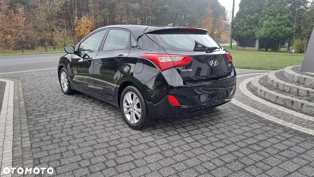 Hyundai i30 blue 1.6 CRDi Style - 3