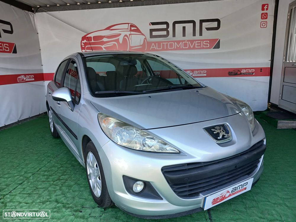 Peugeot 207 1.4 16V Premium - 14