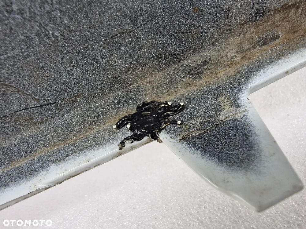 VW UP LIFT 16- BLENDA / LISTWA KRATKI ŚRODKOWEJ , NR AUKCJI KR159 - 18