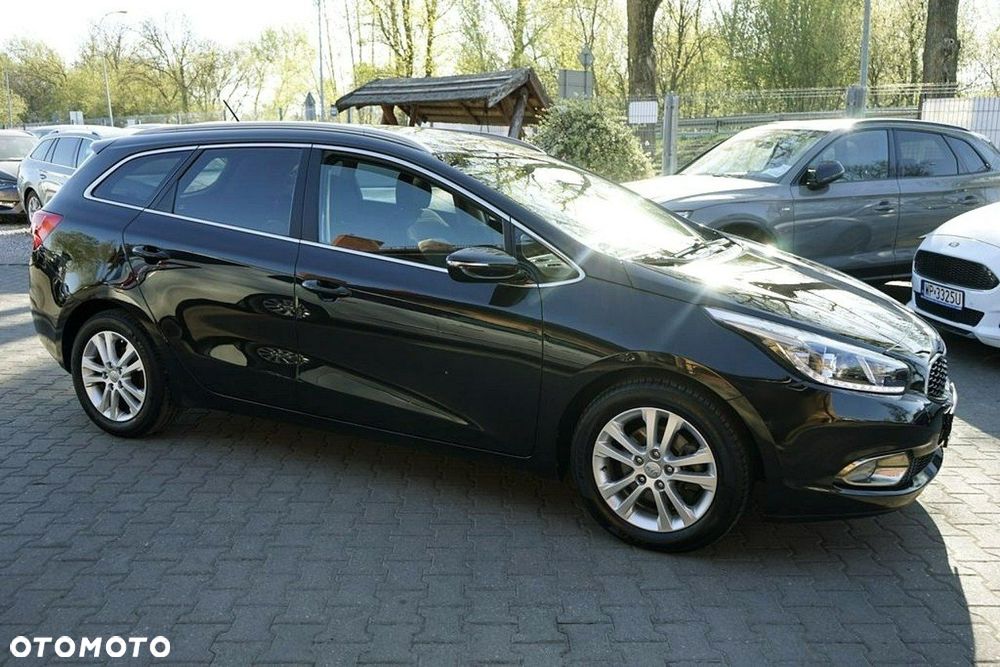 Kia Ceed - 11