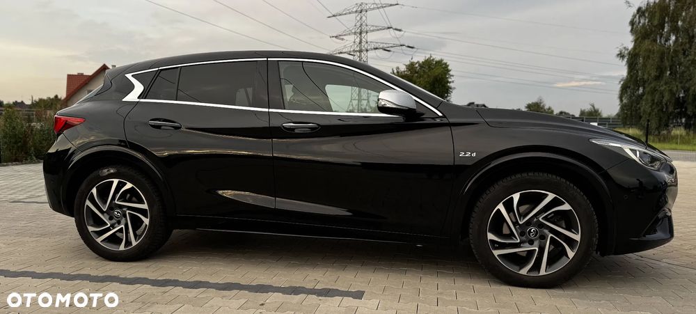 Infiniti Q30 2.2d City Black Edition AWD 7DCT - 3