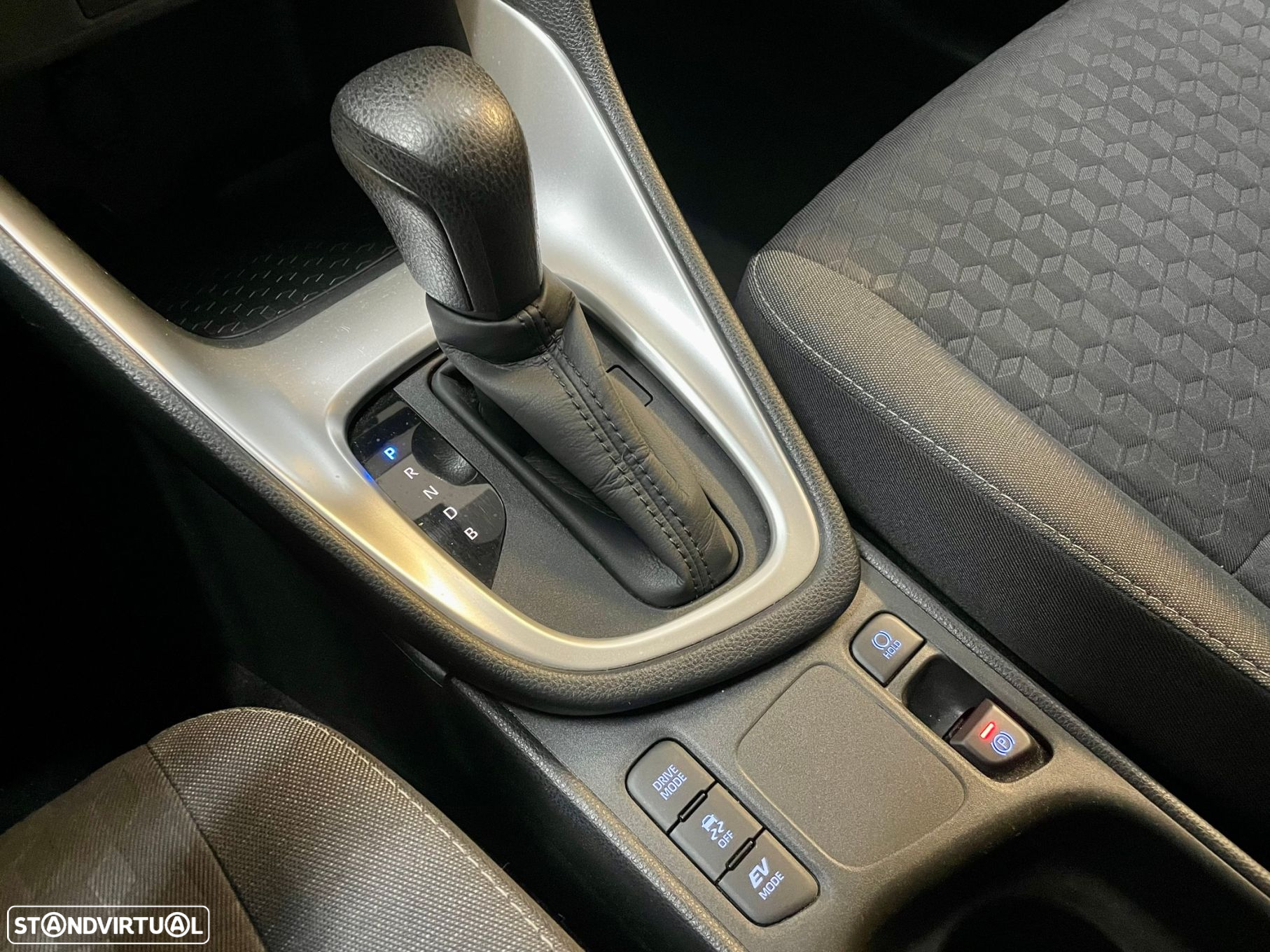 Toyota Yaris 1.5 HDF Exclusive - 25