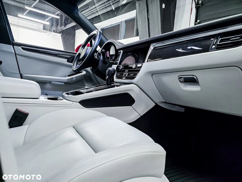 Porsche Macan T - 17