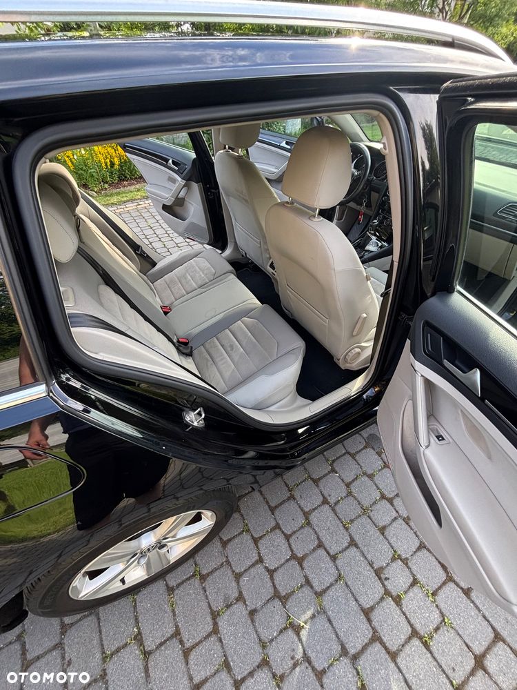Volkswagen Golf - 1
