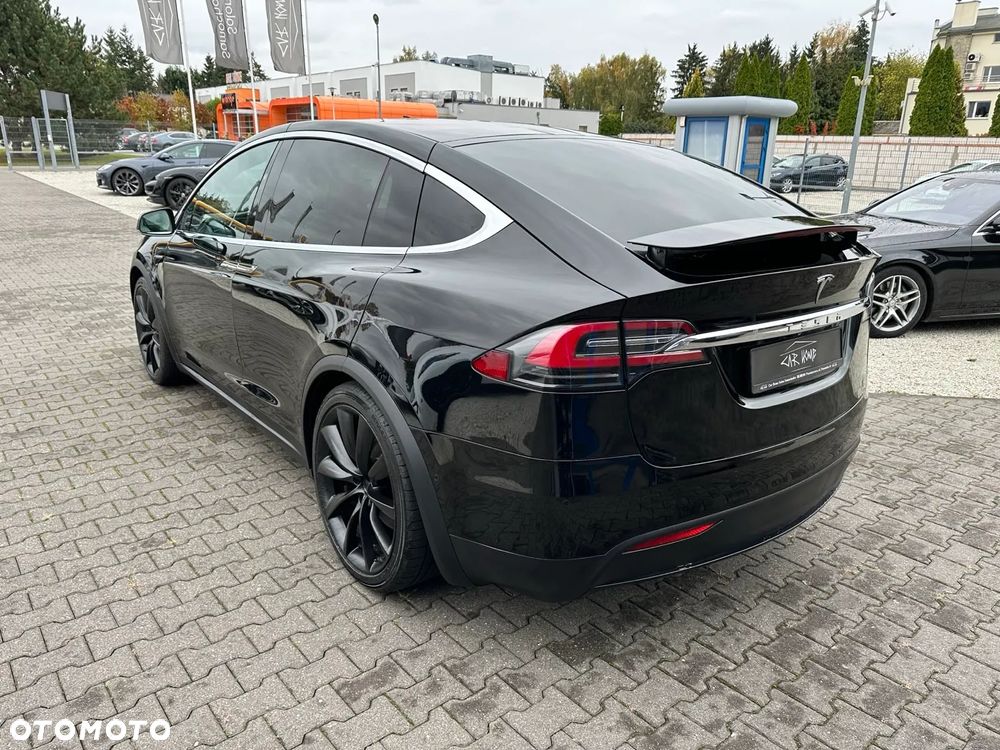 Tesla Model X - 6