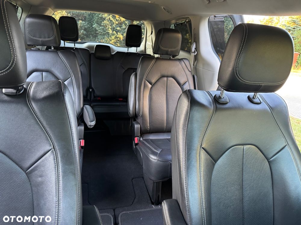 Chrysler Pacifica - 10