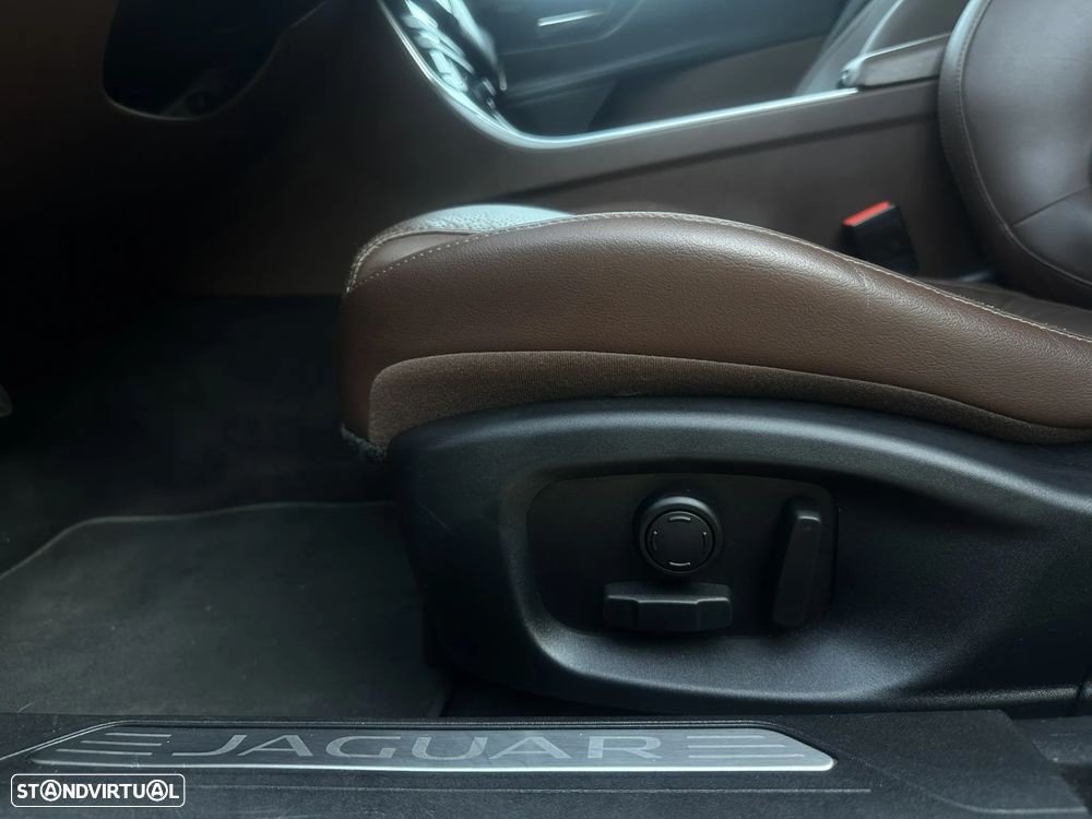 Jaguar XE 20d Aut. Portfolio - 16