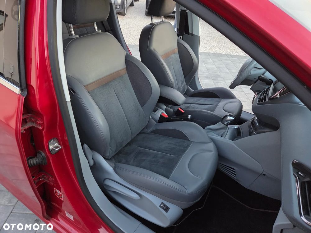 Peugeot 208 - 23