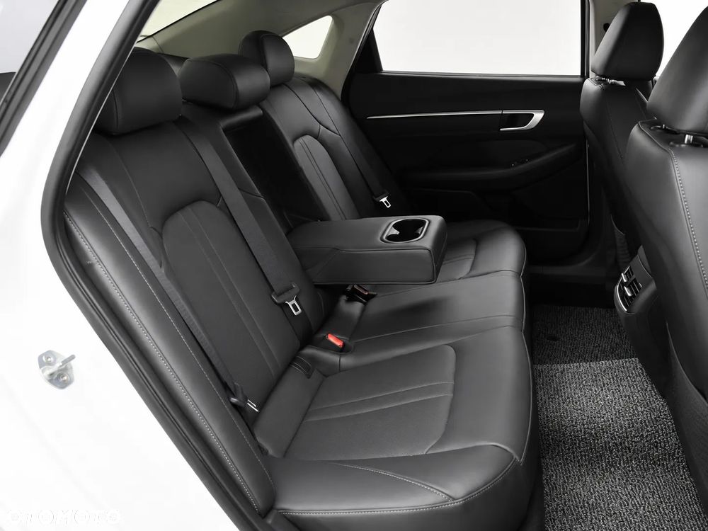 Hyundai Sonata - 8