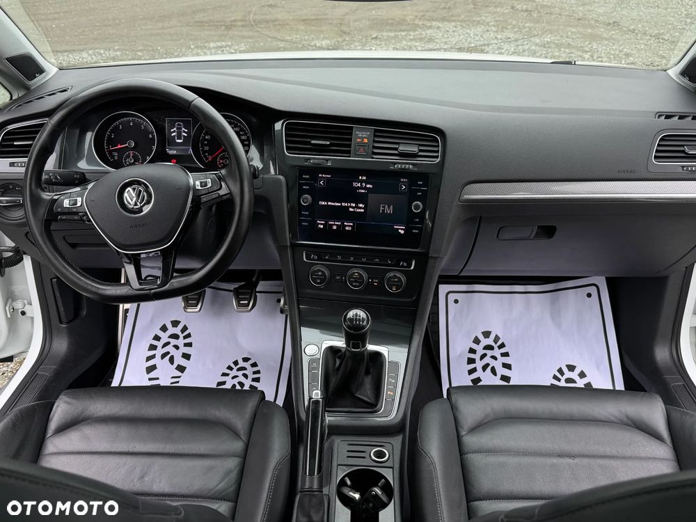 Volkswagen Golf - 28