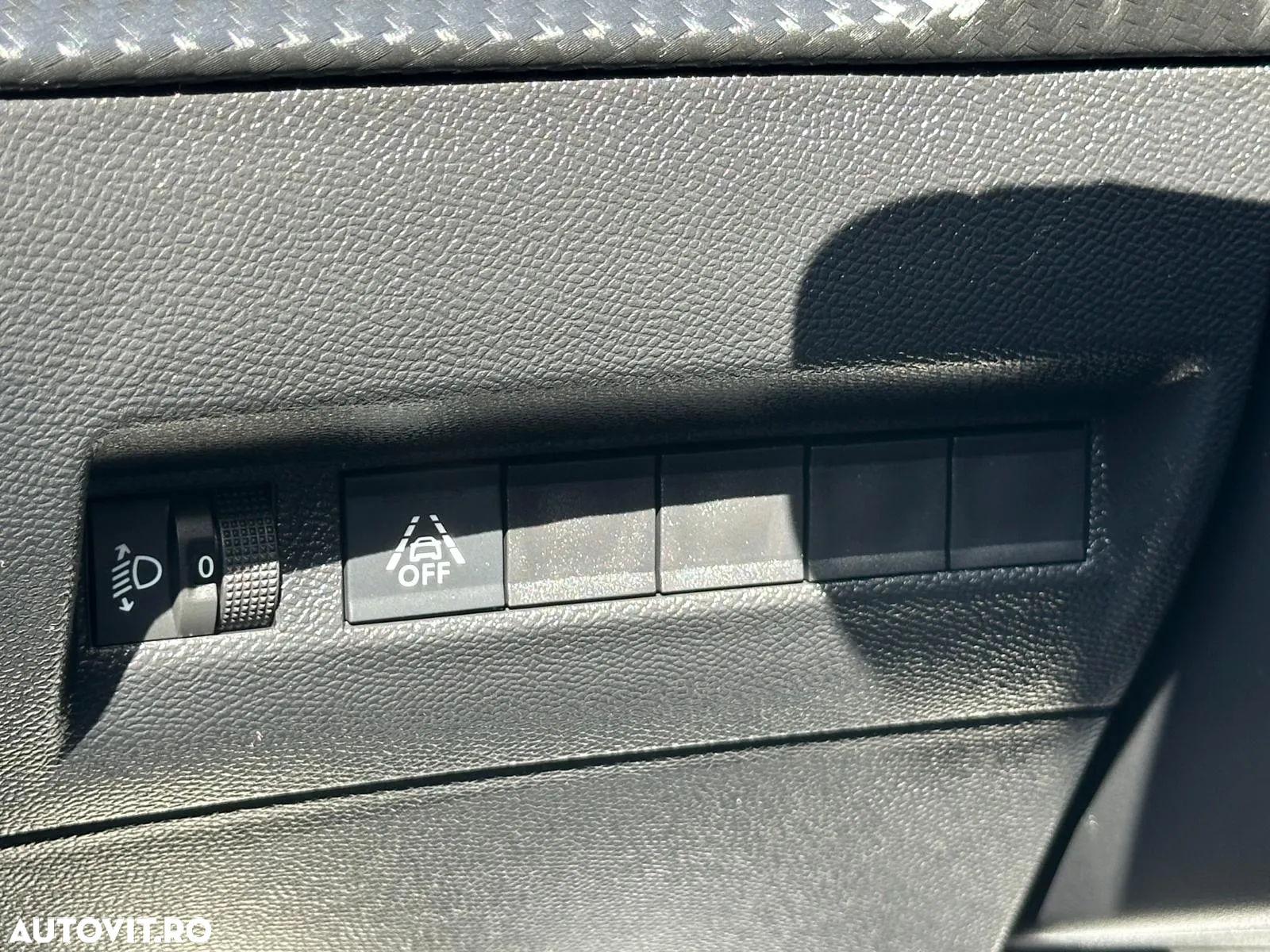 Peugeot 208 PureTech 100 Style - 28