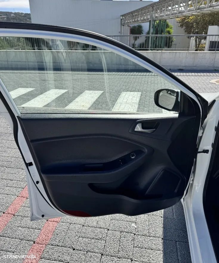 Hyundai i20 / 1.1 CRDi Access Plus - 14