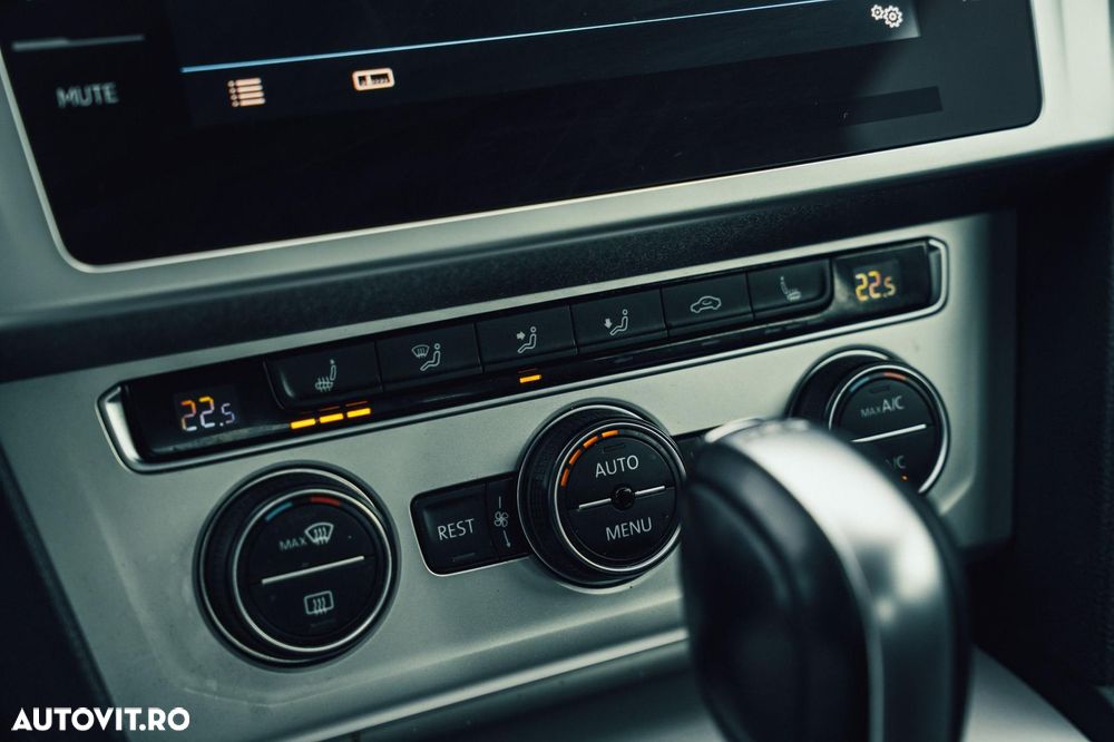 Volkswagen Passat - 11