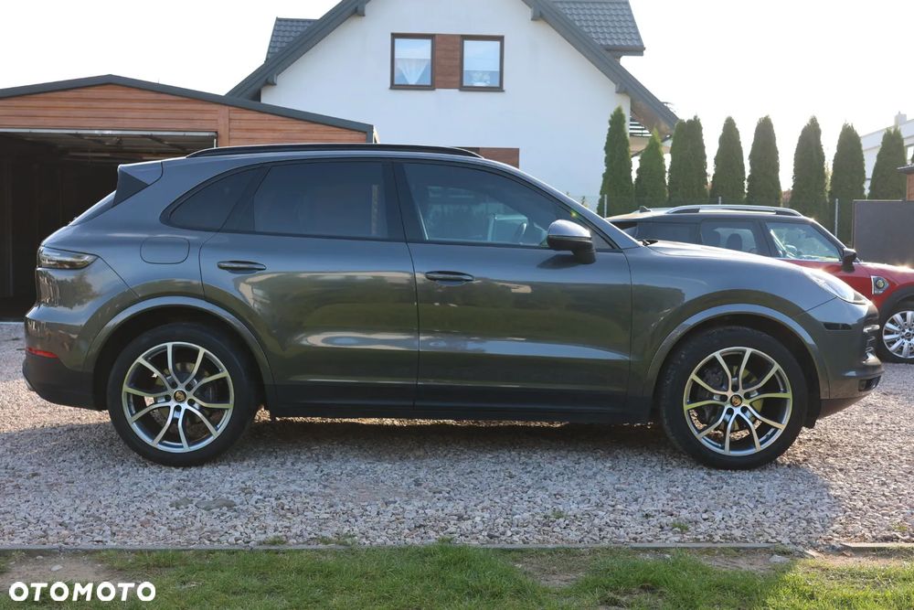 Porsche Cayenne - 4