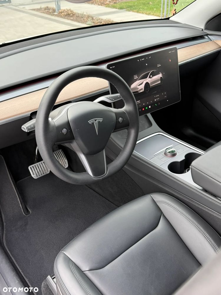 Tesla Model Y - 6