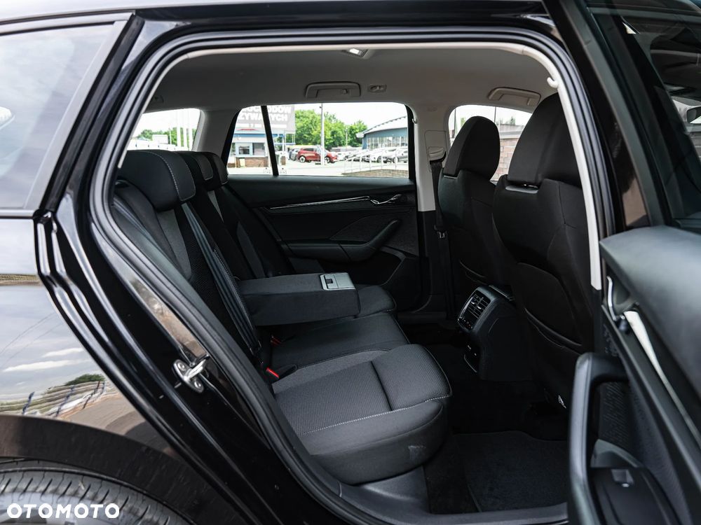Skoda Octavia 2.0 TDI DSG 4x4 Style - 26